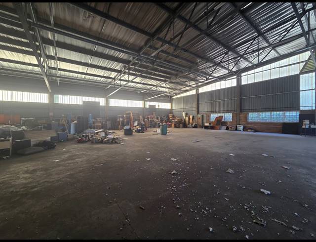 700M² WAREHOUSE TO LET IN NEW GERMANY